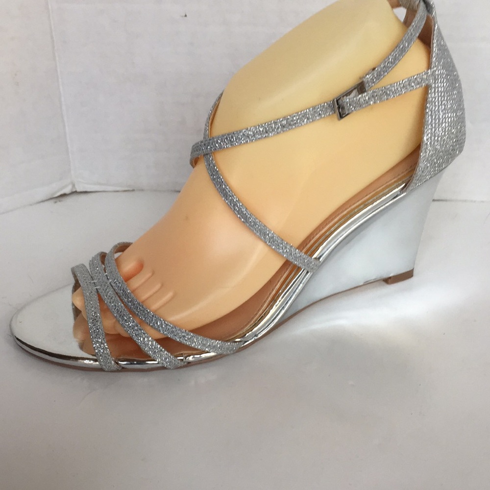 Badgley Mischka Jewel Hunt Wedge Sandals 9.5